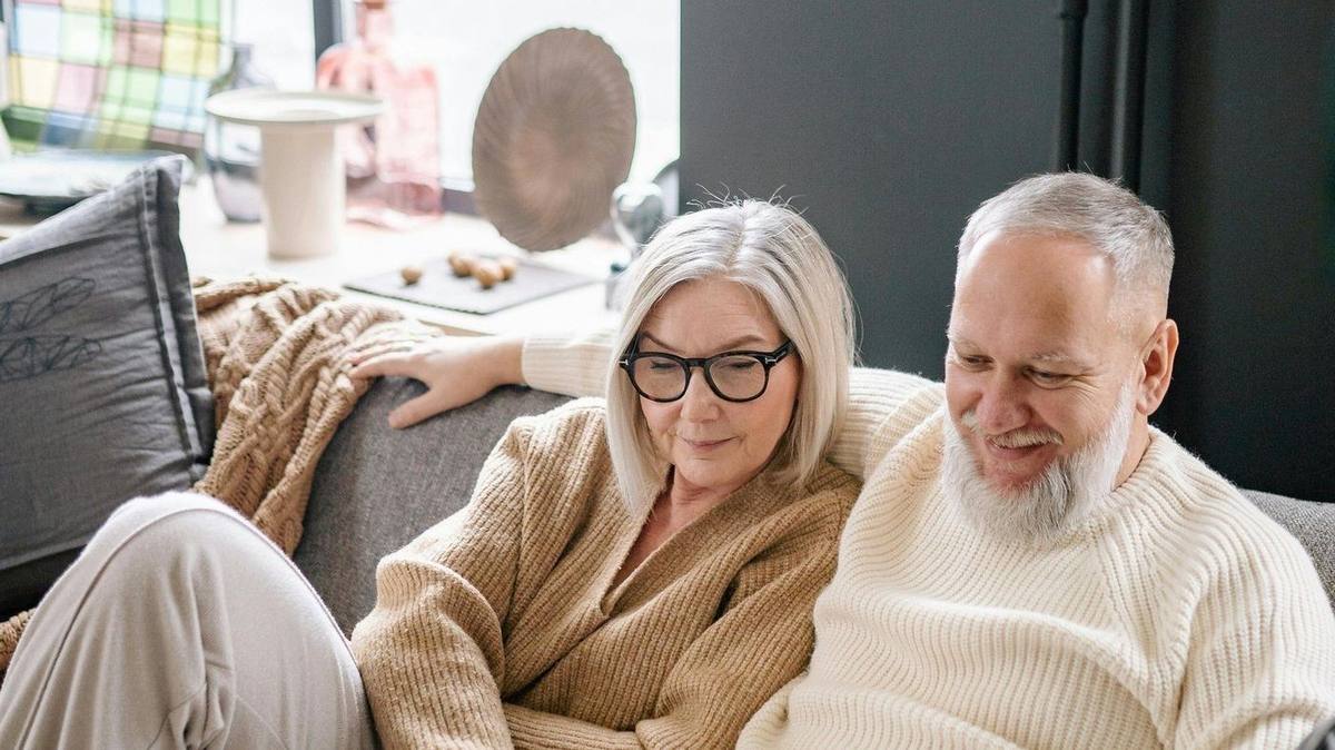 Couple senior préparant sa retraite avec la loi Girardin